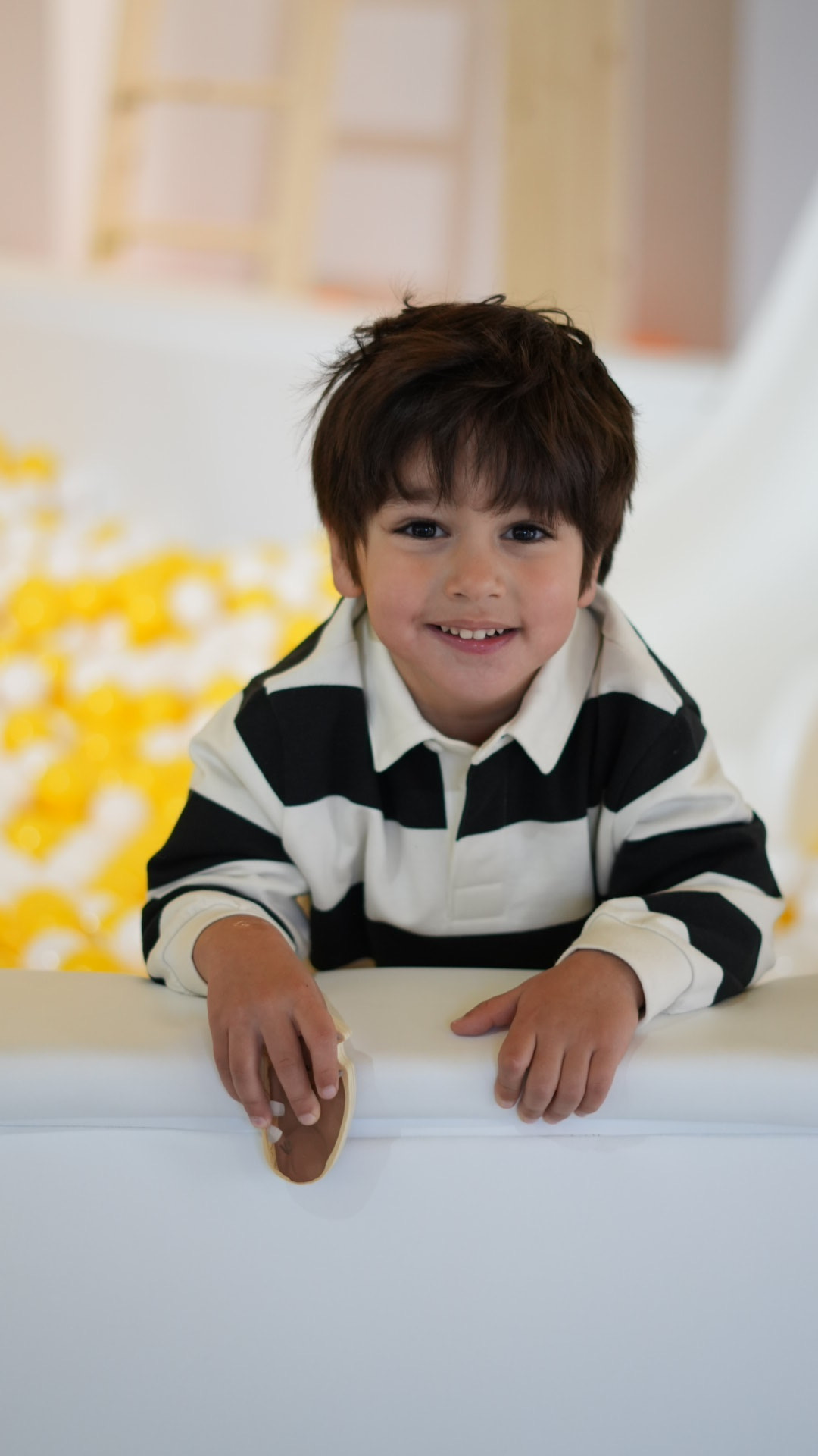 Niño jugando en Steps