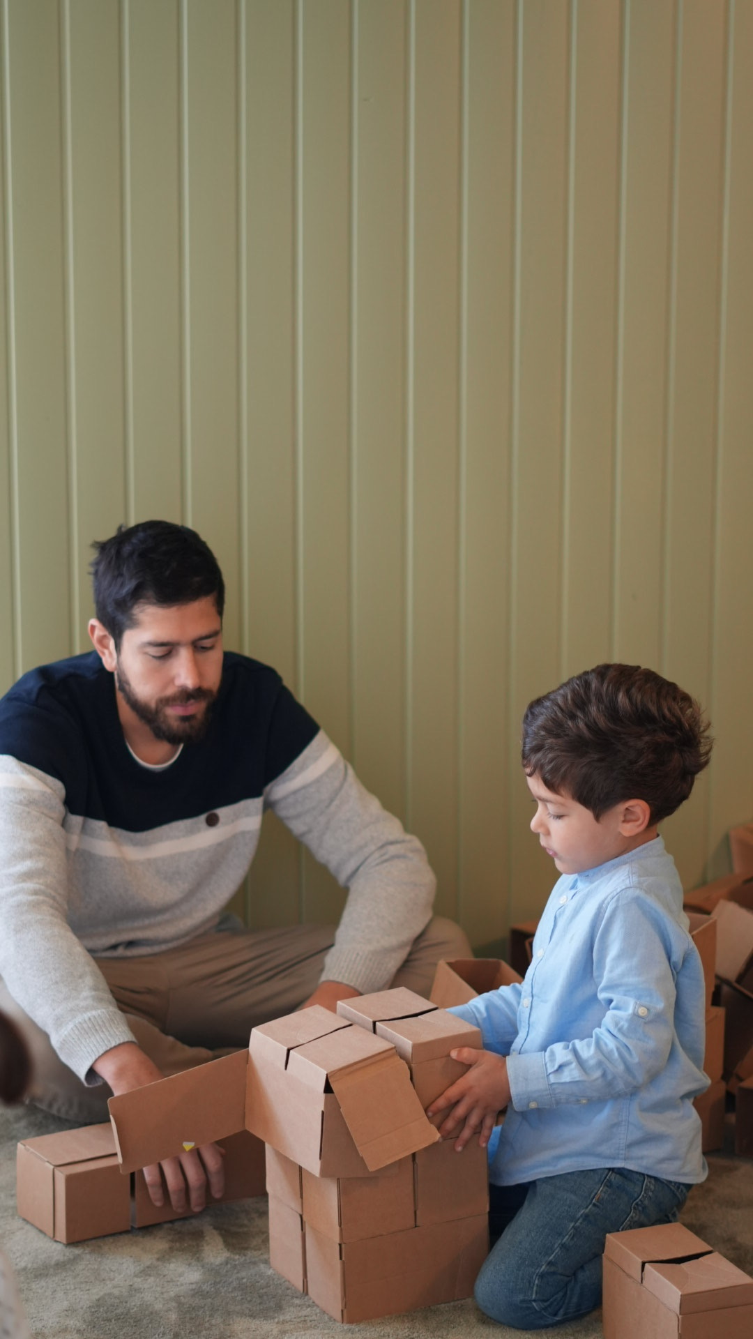Padre jugando con hijo